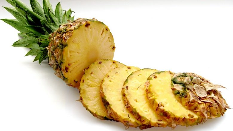 Är det Farligt att Äta för Mycket Ananas?