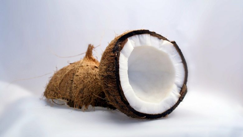 Är det Farligt att Äta för Mycket Kokos?