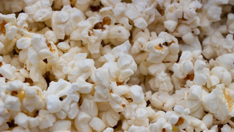 Är det Farligt att Äta Brända Popcorn?