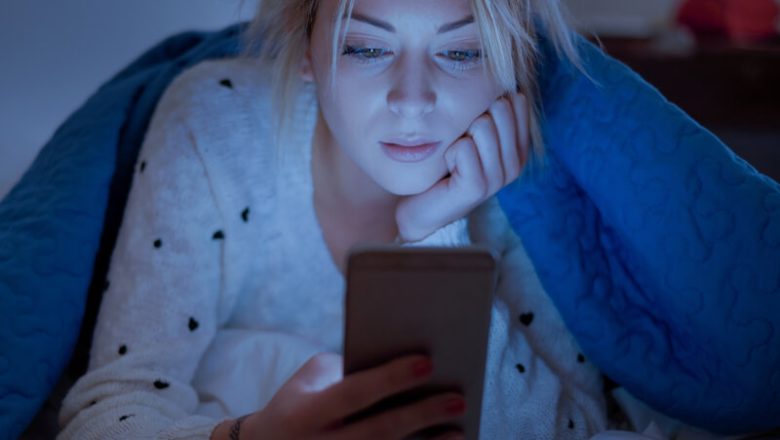 Blått ljus: Skadar skärmar på telefoner och elektroniska enheter ögonen?
