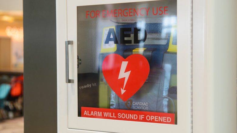 Offentlig defibrillator: Hur man behandlar hjärtinfarkt för att rädda liv