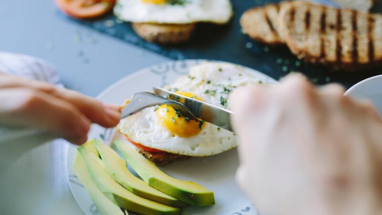 Frukostdietmyt: Kommer att äta frukost hjälpa dig att gå ner i vikt?