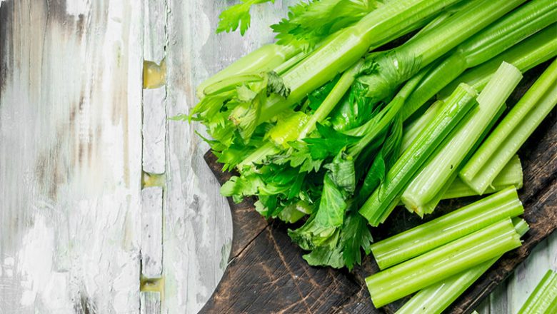 Hälsofördelar med sellerijuice: Fakta och myter om senaste superfood modefluga