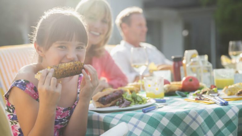 Sommarmatsäkerhet: Hur man undviker matförgiftning vid BBQs och picknickar